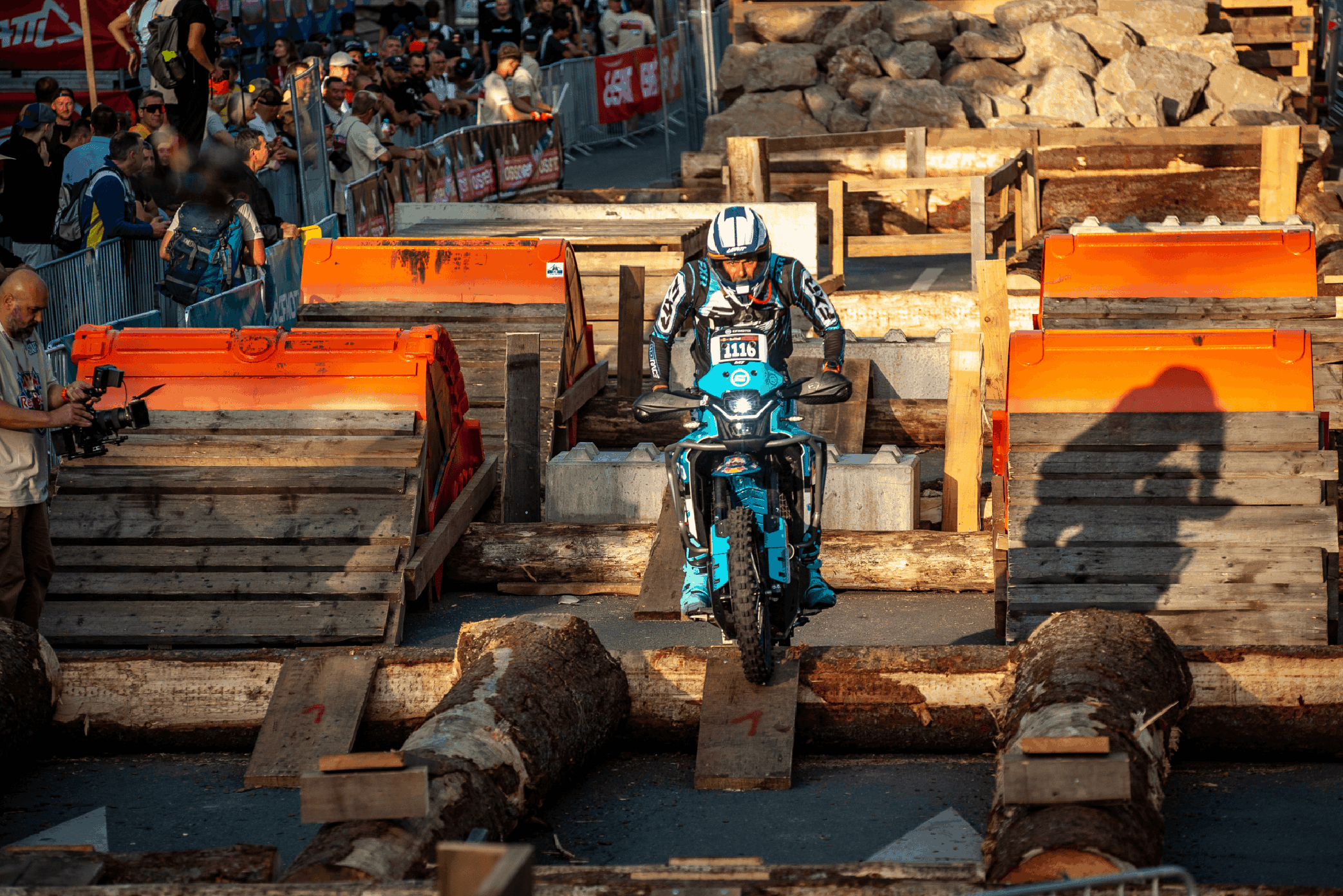 https://assets.cfmoto.ca/production/Blogs/Image_article__1Redbull_romaniacs.png